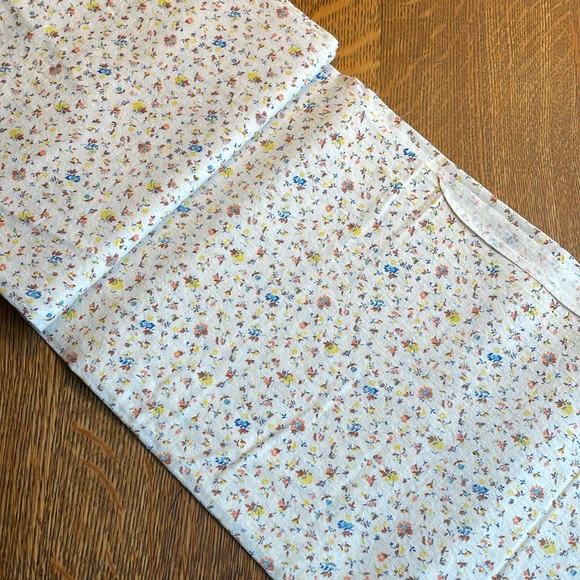 Vintage fabric, beige/butter yellow soft cotton with small floral pattern, 2 yds - Picture 1 of 3